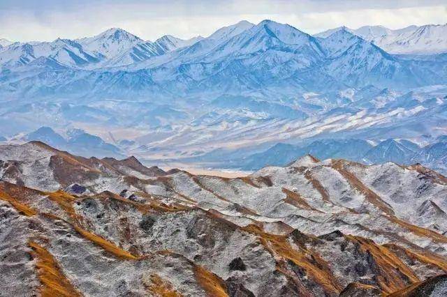 穿越玉门关，祁连山雪中的歌声  我走过玉门关外祁连山上飘的雪什么歌