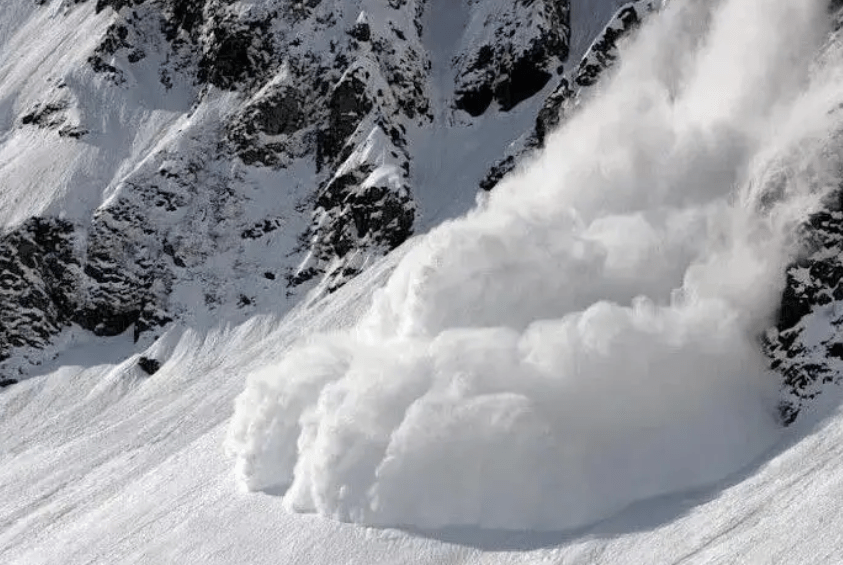 奥地利阿尔卑斯山区突发雪崩事件，紧急救援与应对措施  奥地利阿尔卑斯山区发生雪崩